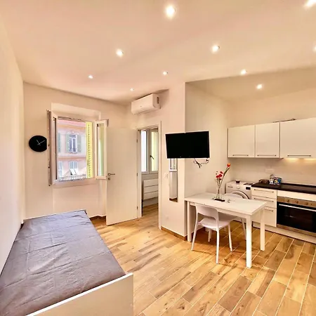 Apartament E Bilocali Centro Intera Mentona
