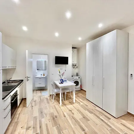 Apartament E Bilocali Centro Intera Mentona